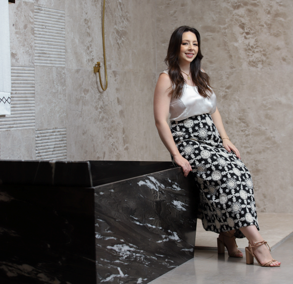 Manual das Rochas Naturais — mockup do manual e Isabelle Kopper